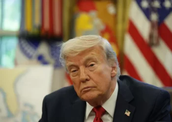 Trump vê economia dos EUA em fase de transição e exige queda da taxa de juros