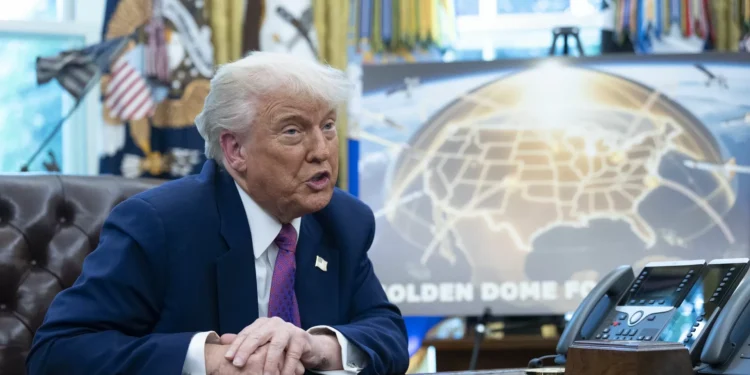 Trump anuncia planos para a Golden Dome, capaz de intercetar mísseis “até do espaço”