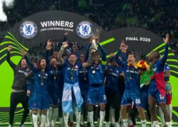 A festa de Liga Conferência faz-se em tons de azul e branco na Polónia