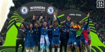 A festa de Liga Conferência faz-se em tons de azul e branco na Polónia