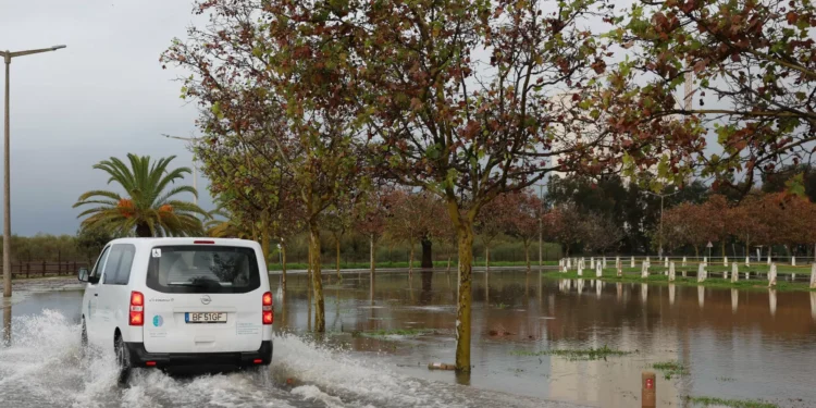 IPMA coloca todas as regiões da Madeira sob aviso laranja devido a chuva