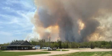 Incêndios no Canadá fazem 2 mortos e obrigam a retirar 1.000 pessoas