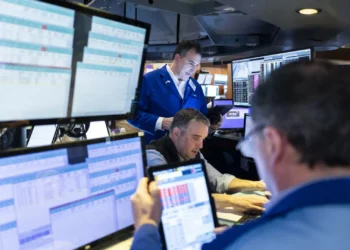 Wall Street fecha em alta impulsionada por grandes tecnológicas