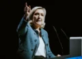 Le Pen acusa Macron de estar a “preparar-se para a guerra” na Ucrânia