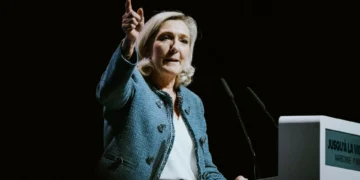 Le Pen acusa Macron de estar a “preparar-se para a guerra” na Ucrânia