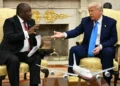África do Sul rechaça acusações de Trump sobre ‘genocídio’ contra brancos