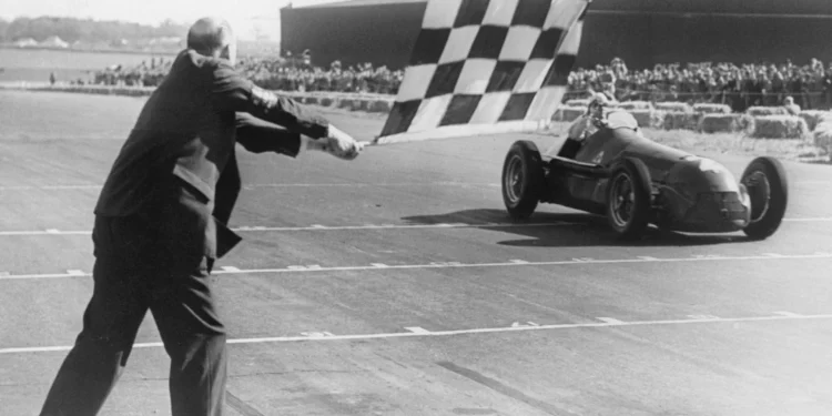 Do preto e branco até às lendas. Primeira corrida de F1 foi há 75 anos