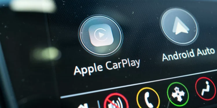 Tem um iPhone? Novo CarPlay está disponível a partir de hoje… para poucos