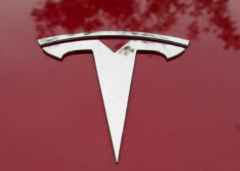 Tesla acusada de enganar clientes em França. Multas podem ser pesadas