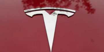 Tesla acusada de enganar clientes em França. Multas podem ser pesadas