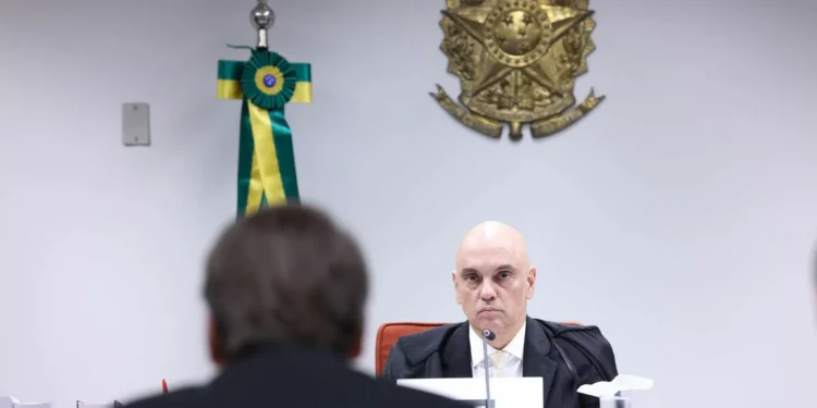 Moraes revoga proibição de contato entre réus do núcleo 1 do plano de golpe