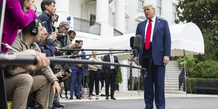 Trump vetou plano israelense para matar o aiatolá Ali Khamenei, líder supremo do Irã