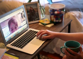 Google Meet terá tradução simultânea em português; entenda