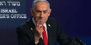 Israel bombardeia alvos do Hezbollah nos subúrbios de Beirute