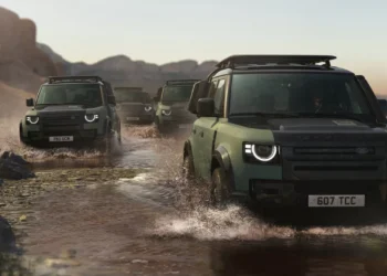 Land Rover Defender 110 Trophy Edition estreia-se em Goodwood