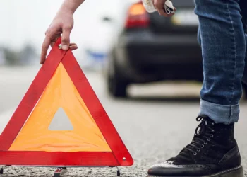 Não usar corretamente o triângulo de sinalização pode sair muito caro