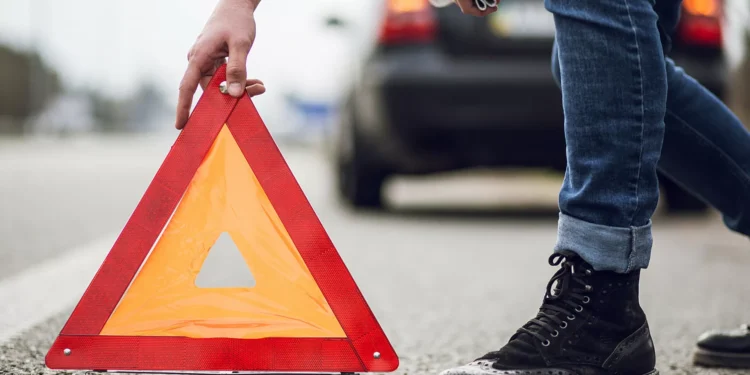 Não usar corretamente o triângulo de sinalização pode sair muito caro