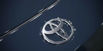 Daimler Truck e Toyota fecham fusão das filiais Mitsubishi Fuso e Hino