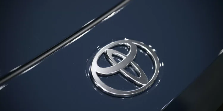 Daimler Truck e Toyota fecham fusão das filiais Mitsubishi Fuso e Hino