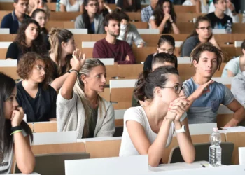Mestrado? Salário 80% mais alto do que trabalhadores com secundário