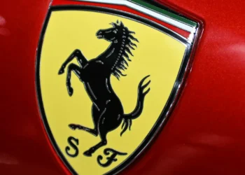 Ferrari adia lançamento do seu segundo carro elétrico