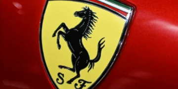 Ferrari adia lançamento do seu segundo carro elétrico