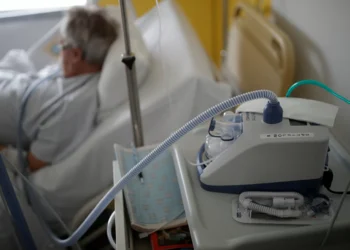 Brasil está em alerta de risco para quadros graves de gripe e Covid-19