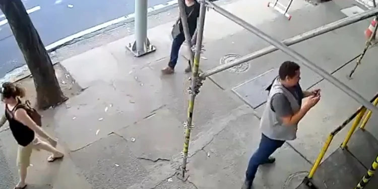 Homem escapa ileso após marquise desabar no Rio de Janeiro