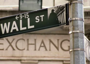 Wall Street fecha com prudência na expectativa das negociações China-EUA