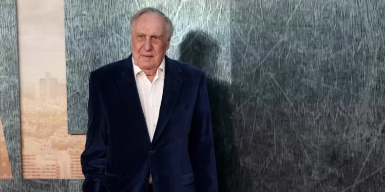 Morreu Frederick Forsyth, autor de “O Chacal”