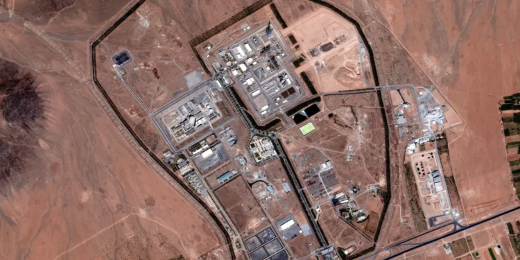 Agência de Energia Atómica confirma danos em reator em Arak