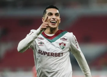 Fluminense supera o Internacional no Brasileirão e se aproxima do G4