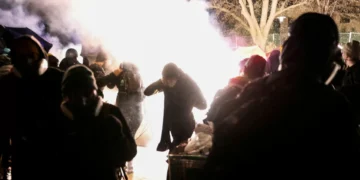 Manifestantes prometem continuar nas ruas de LA após chegada de militares