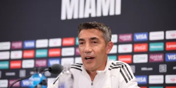 Di María titular e um plantel forte em 2025/26. Tudo o que disse Lage