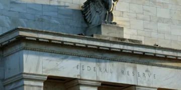 Fed de Chicago sugere possibilidade de corte nas taxas de juros em 12 a 18 meses