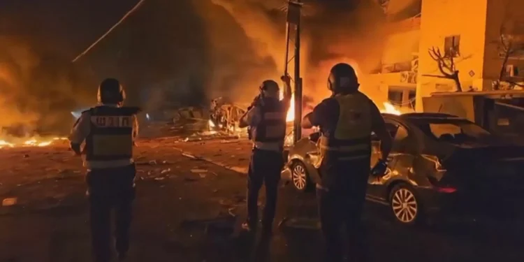 Preços do petróleo sobem durante novos ataques de Israel e Irã