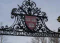 Universidade de Harvard autorizada por juíza a inscrever alunos internacionais
