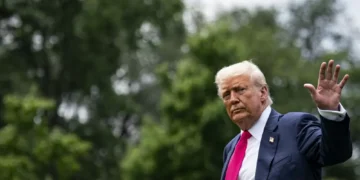 Trump visita Fed em meio a críticas ao chefe do banco central americano