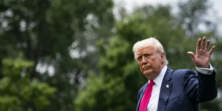 Trump visita Fed em meio a críticas ao chefe do banco central americano