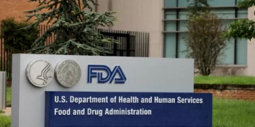 Chefe da FDA para as vacinas abandona cargo (passados três meses)
