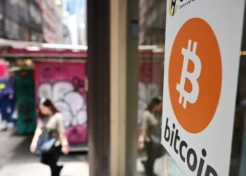 Bitcoin passa 118.000 dólares pela 1.ª vez e regista aumento anual de 26%