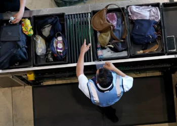 Limite de líquidos perto do fim. Bruxelas aprova scanners que simplificam controlo de segurança nos aeroportos