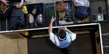 Limite de líquidos perto do fim. Bruxelas aprova scanners que simplificam controlo de segurança nos aeroportos