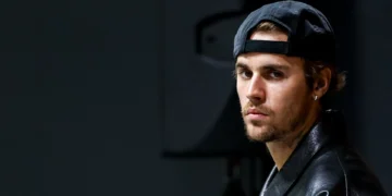 Justin Bieber está de volta. “Swag” é o novo álbum