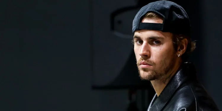 Justin Bieber está de volta. “Swag” é o novo álbum