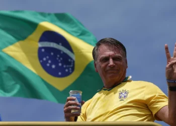 Bolsonaro alvo de buscas e passa a usar pulseira eletrónica