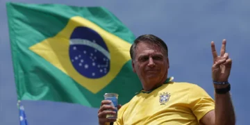 Bolsonaro alvo de buscas e passa a usar pulseira eletrónica