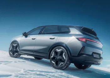 Novo Opel Grandland elétrico de tração integral chega a Portugal