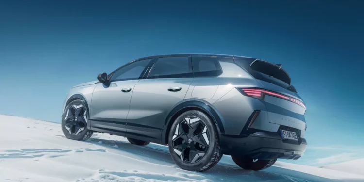 Novo Opel Grandland elétrico de tração integral chega a Portugal