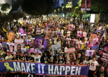 Israel: Milhares pedem acordo sobre reféns, outros o fim do genocídio